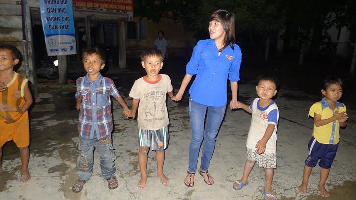 Mahasiswa relawan provinsi Phu Yen berkiblat ke daerah pedesaan - ảnh 1